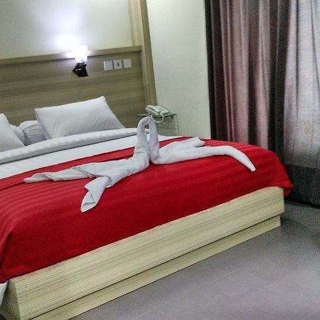 Maxi Hotel Kedonganan Jimbaran Zewnętrze zdjęcie